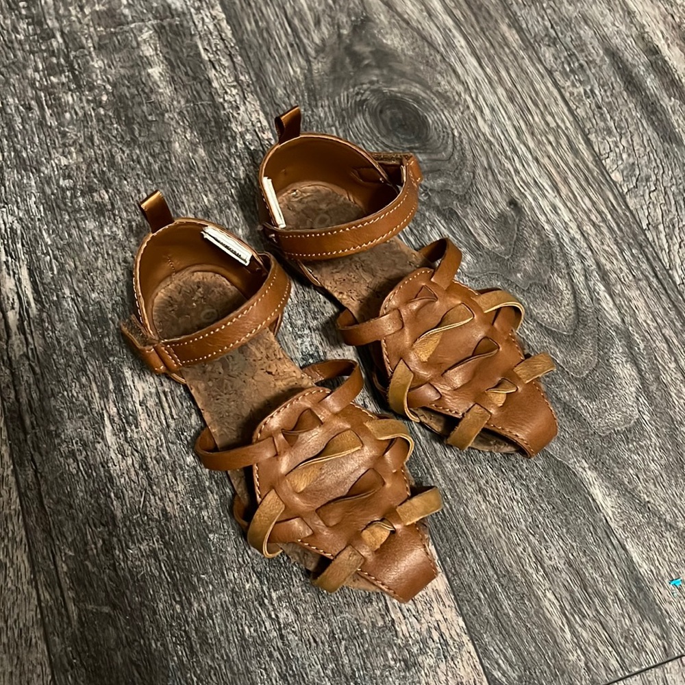 Oshkosh toddler girls sandals size 9 M used brown